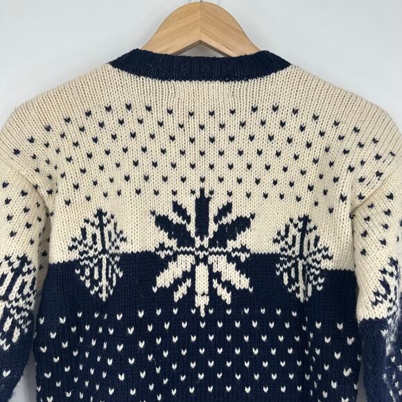 Vintage Hand Knit 100% Wool Molly Googles Sweater Fair Isle Snowflake Crewneck - Picture 6 of 7